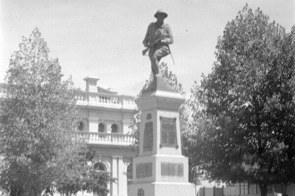 Vintage photo of the Maryborough War Memorial outside the post office building in Clarendon Street Maryborough
